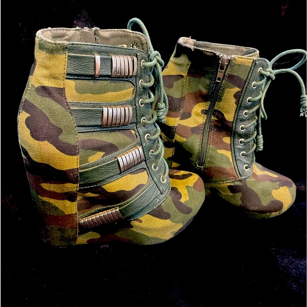 Camo cuties platform heels